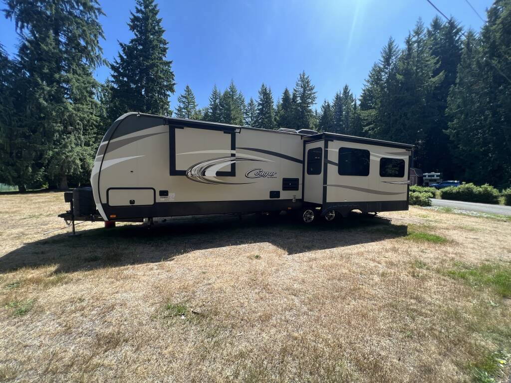 2017 KEYSTONE COUGAR TRAVEL TRAILER FOR $228 BW!